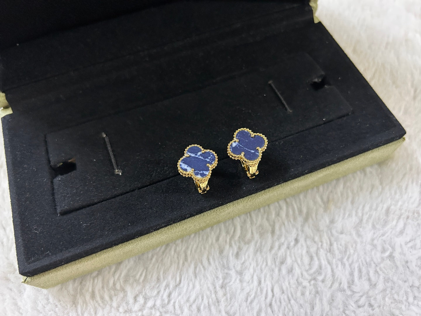 [Vintora]CLOVER PIETERSITE MEDIUM STUD EARRINGS
