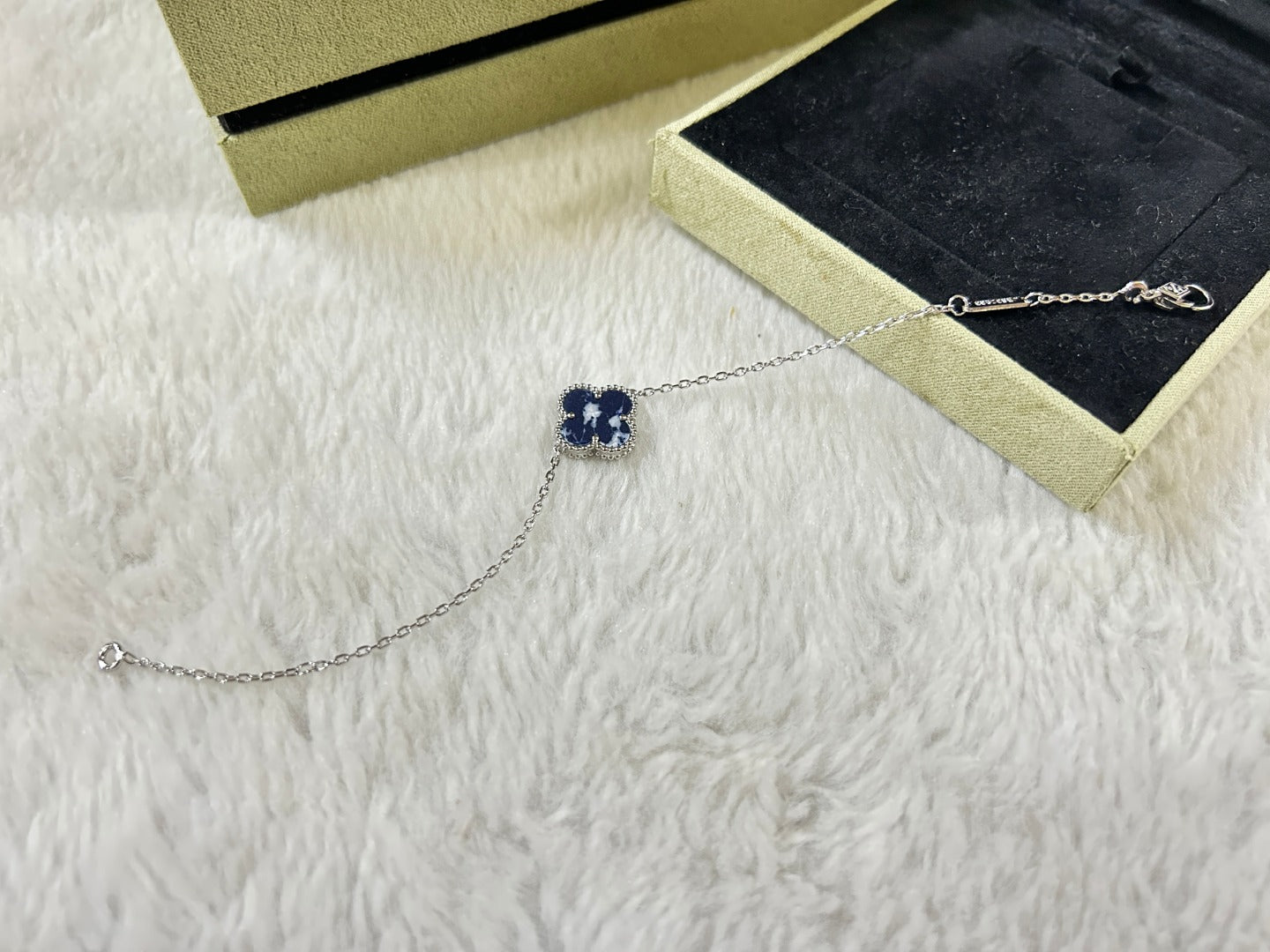 [Vintora]CLOVER 1 MOTIF PIETERSITE BRACELET