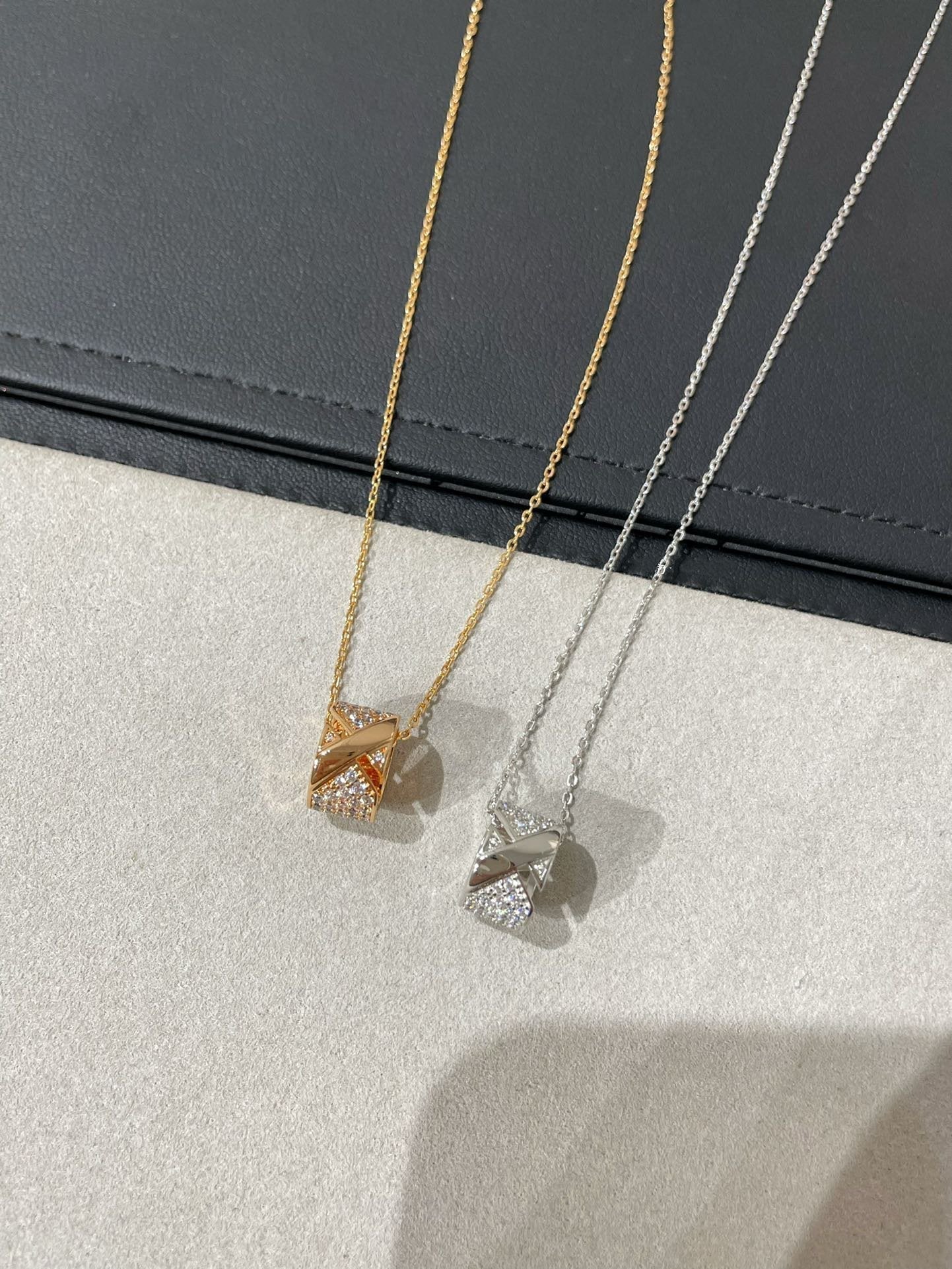 [Vintora]LIENS EVIDENCE DIAMOND PAVED NECKLACE