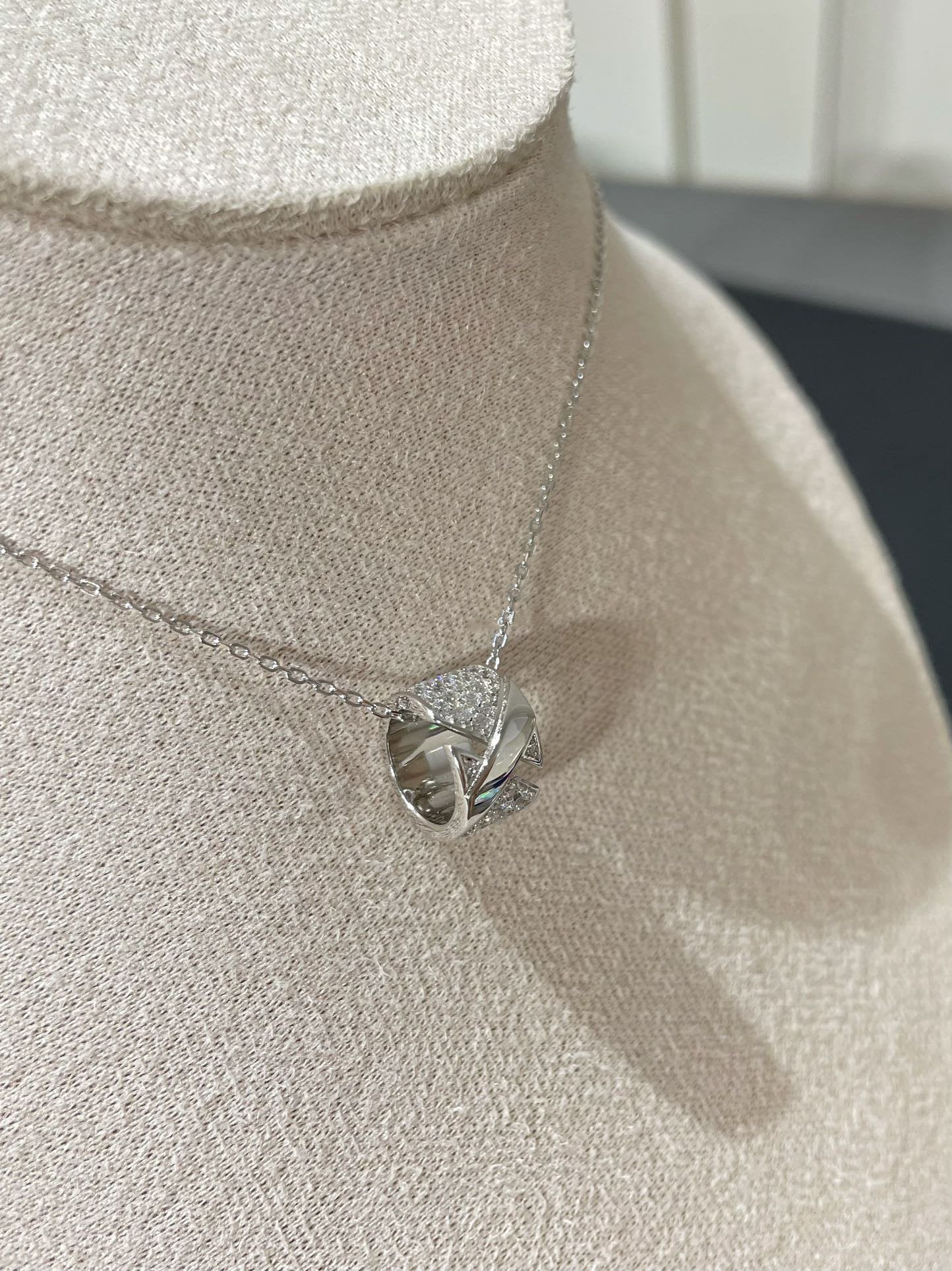 [Vintora]LIENS EVIDENCE DIAMOND PAVED NECKLACE