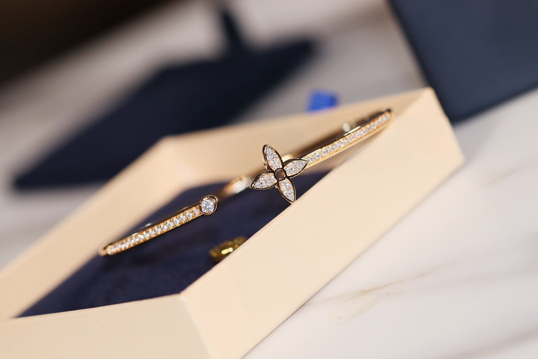 [Vintora]IDYLLE GOLD OPEN BRACELET DIAMOND PAVED