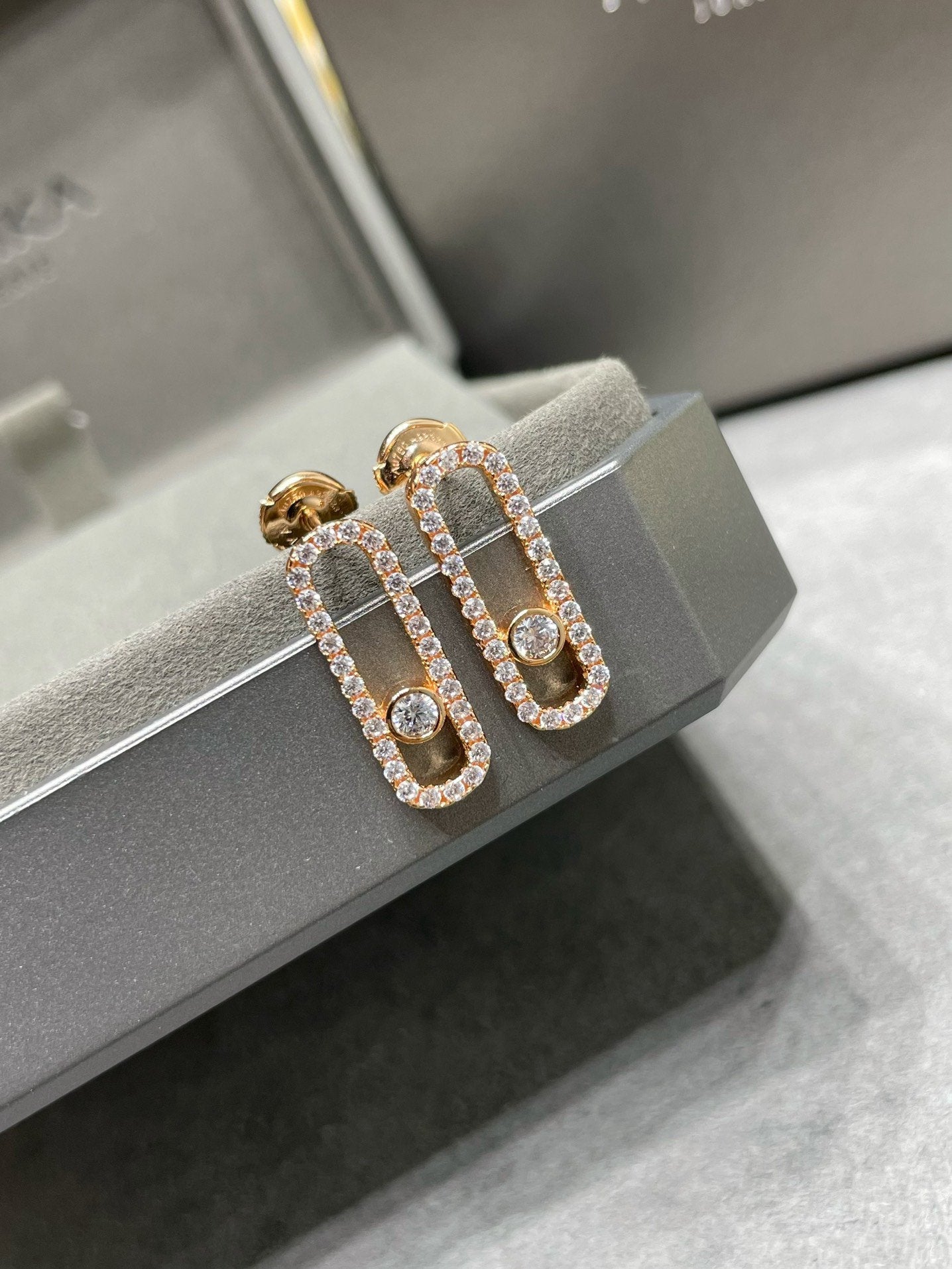 [Vintora]MOVE UNO STUD DIAMOND PAVED EARRINGS