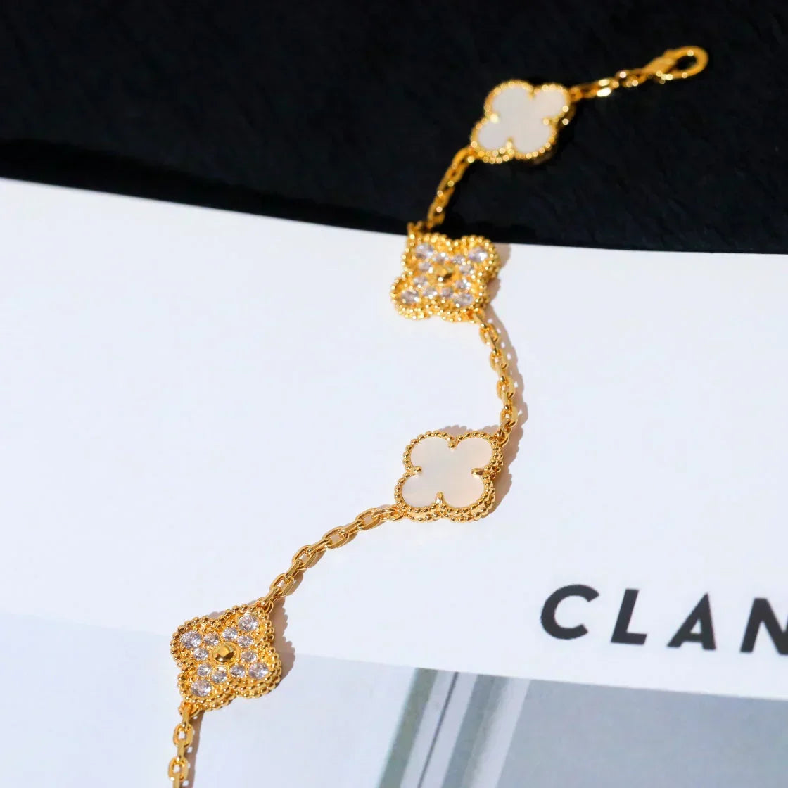 [Vintora]CLOVER WHITE PEARL MOP 5 MOTIF BRACELET COLLECTION