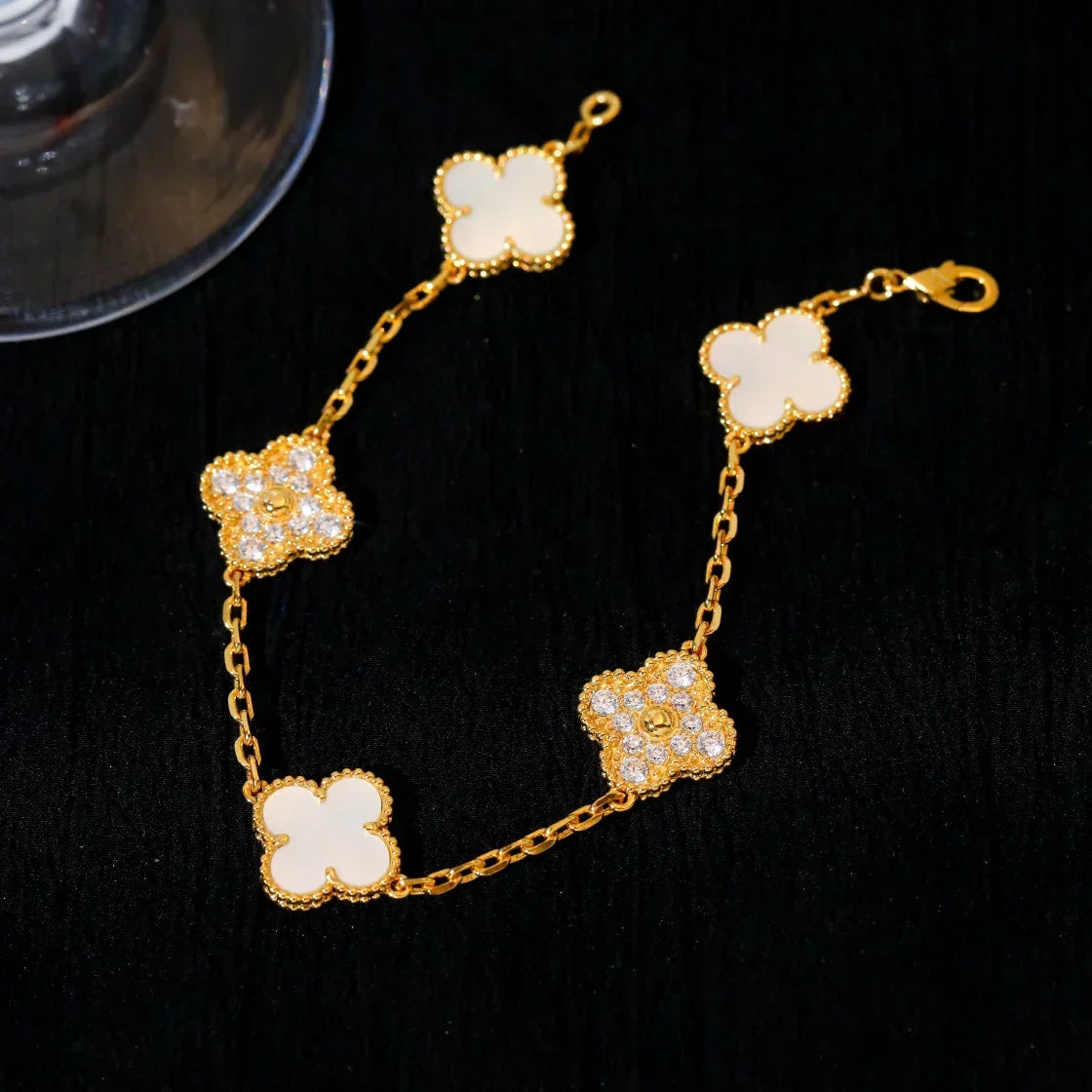 [Vintora]CLOVER WHITE PEARL MOP 5 MOTIF BRACELET COLLECTION