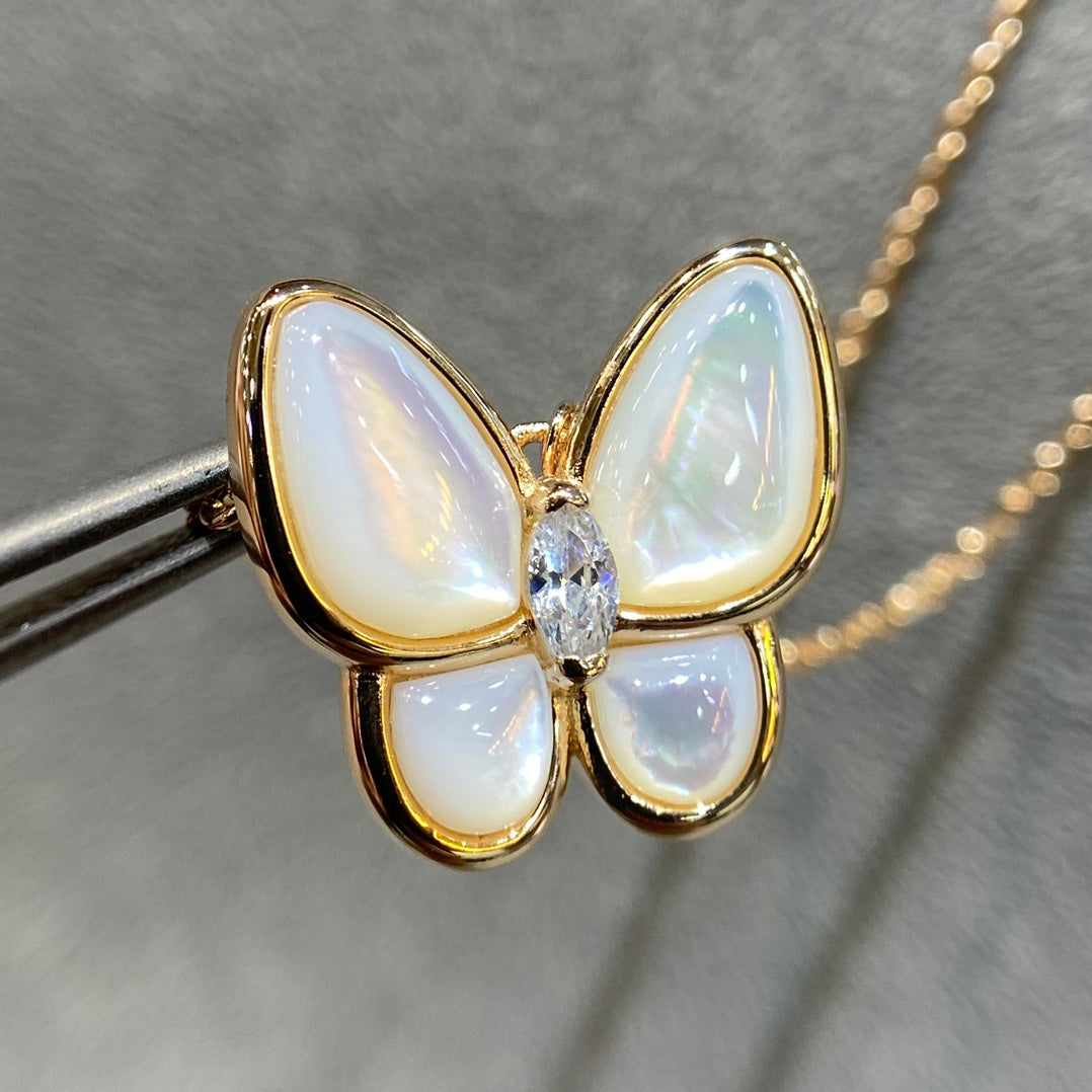 [Vintora]BUTTERFLY MOP DIAMOND NECKLACE