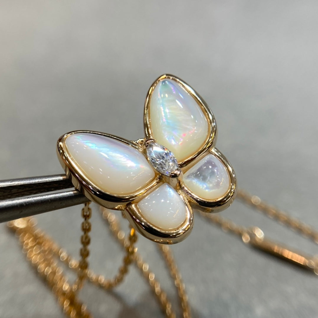 [Vintora]BUTTERFLY MOP DIAMOND NECKLACE