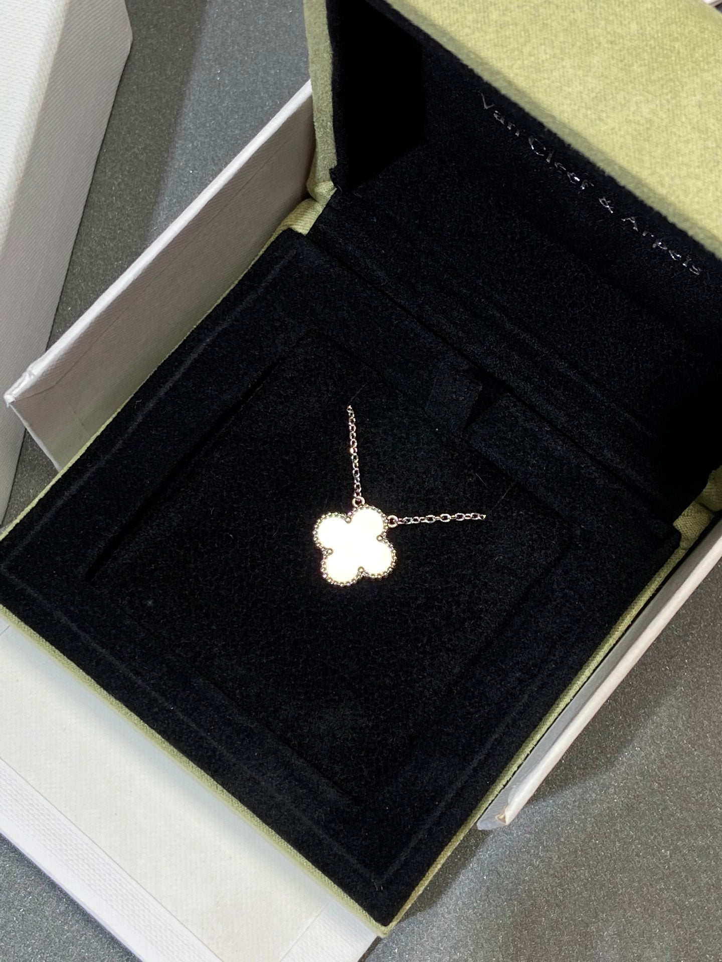 [Vintora]CLOVER MEDIUM SILVER WHITE MOP NECKLACE