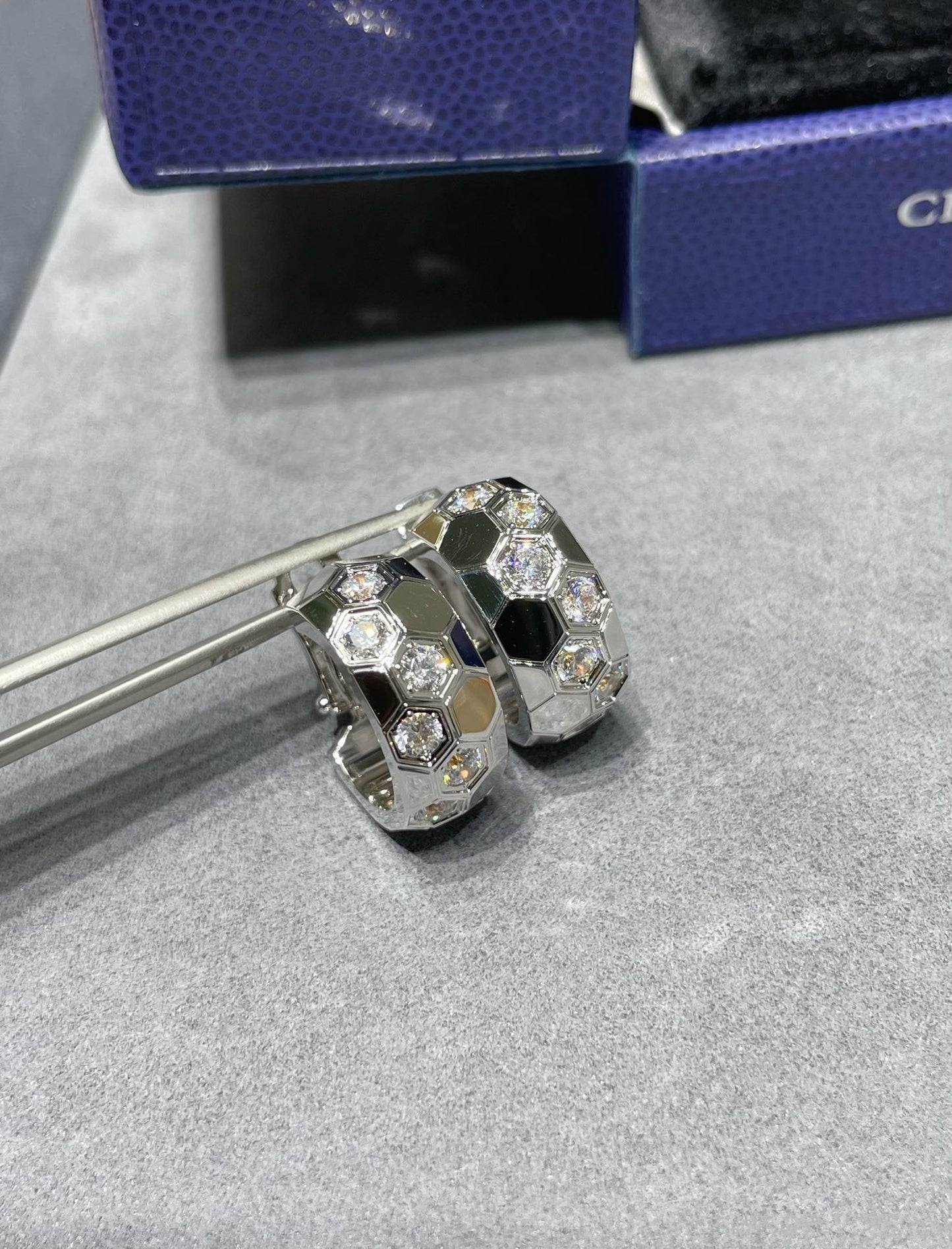 [Vintora]BEE LOVE DIAMOND HOOP EARRINGS