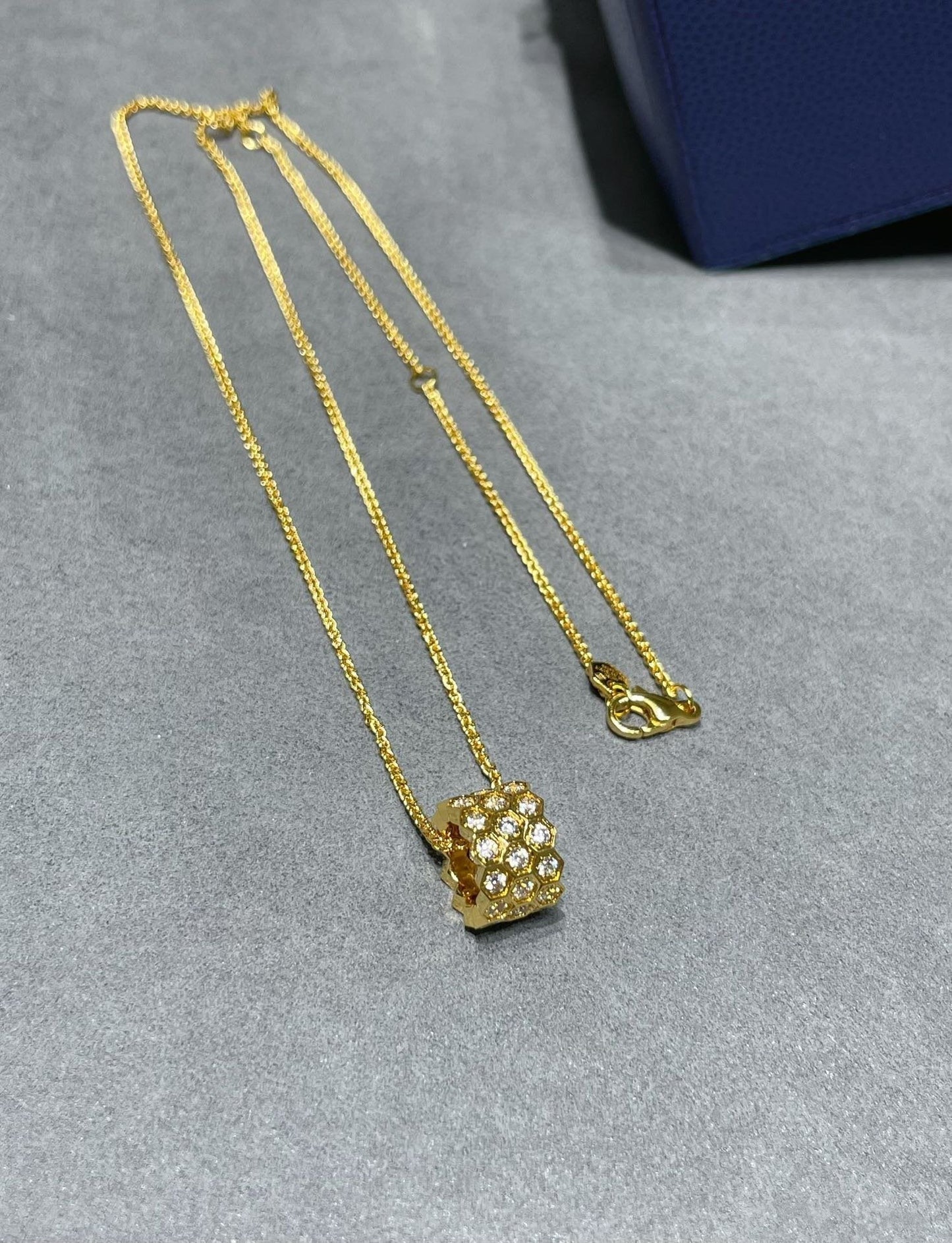 [Vintora]BEE LOVE DIAMOND PAVED 3 ROW NECKLACE
