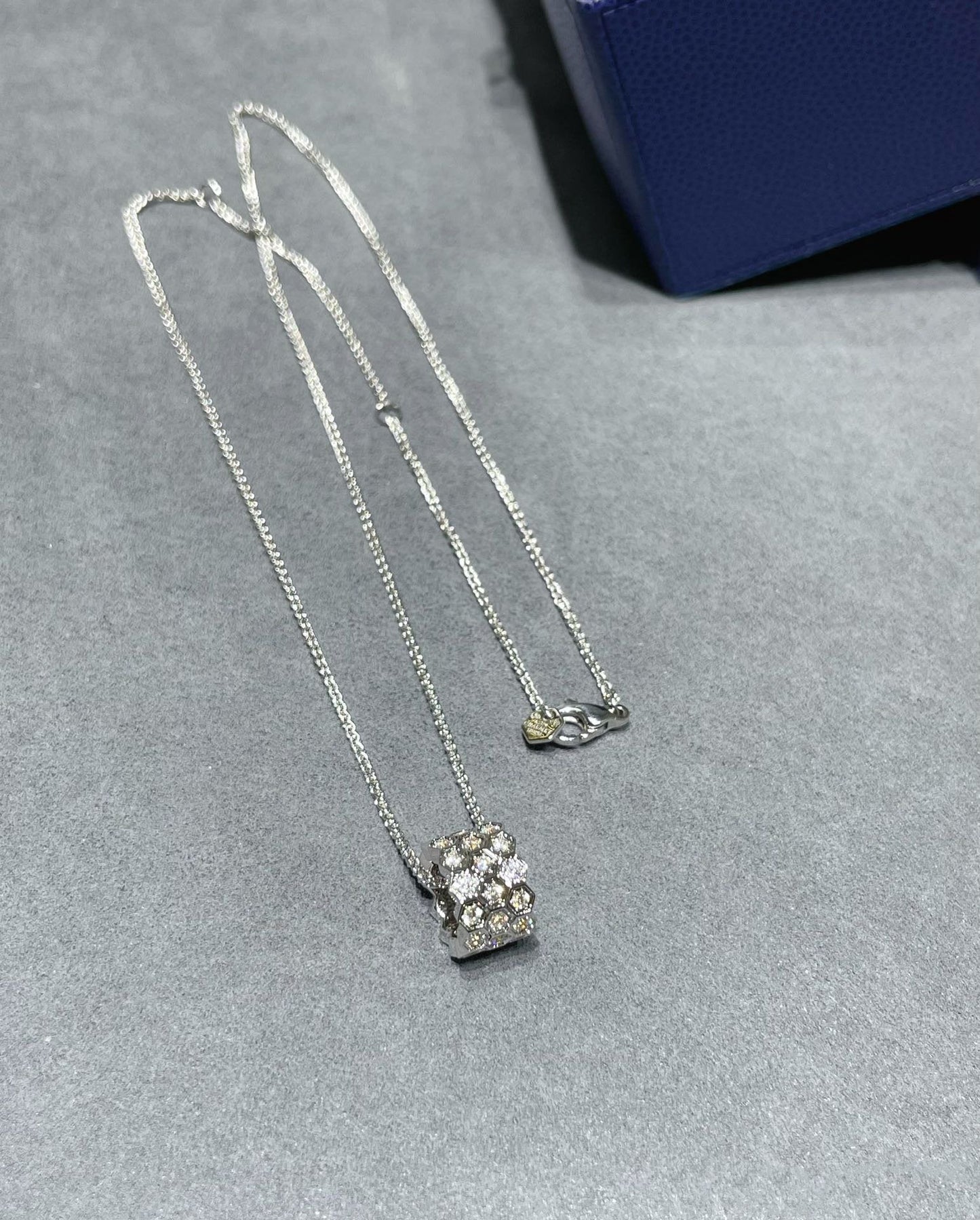 [Vintora]BEE LOVE DIAMOND PAVED 3 ROW NECKLACE