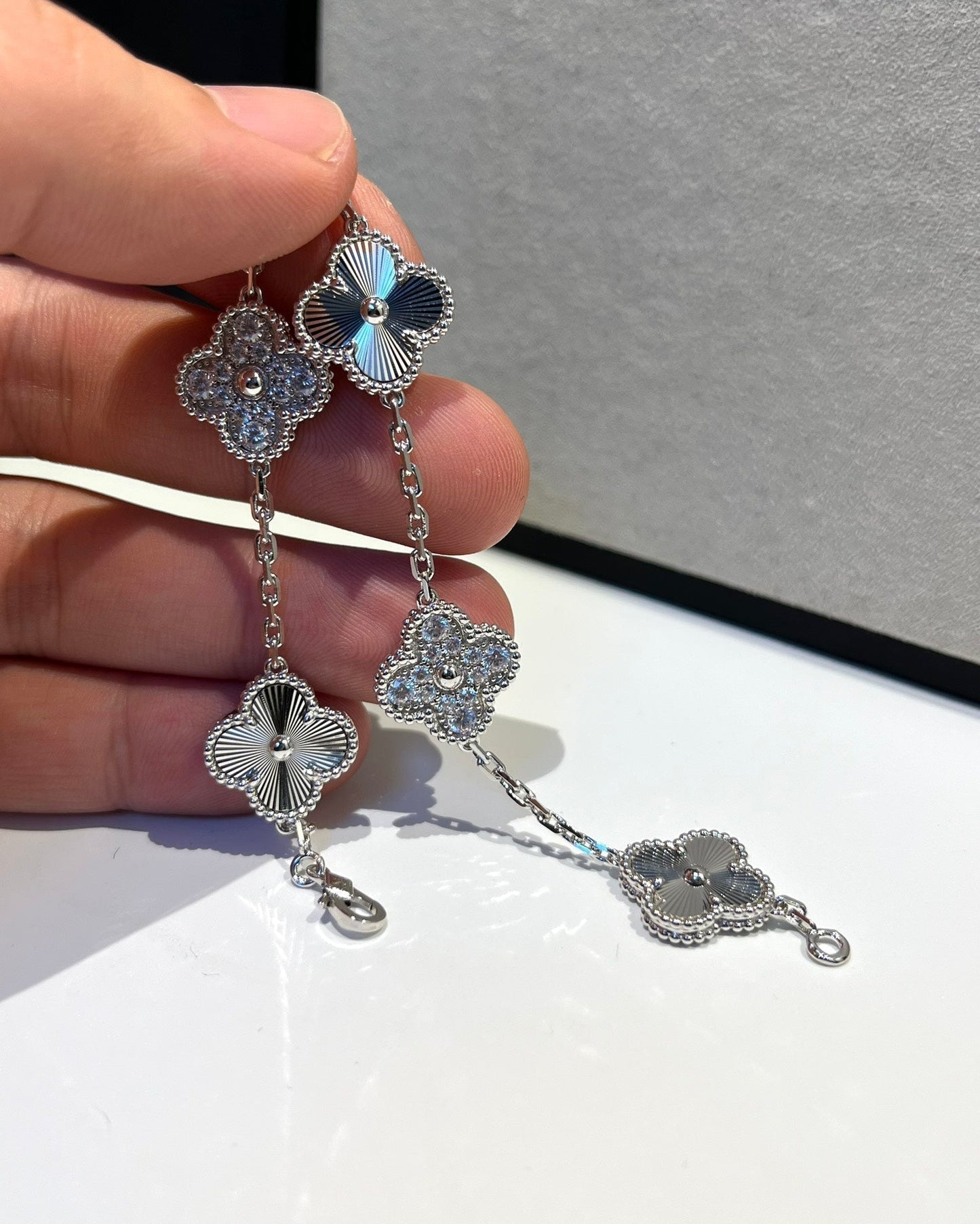 [Vintora] CLOVER 5 MOTIF LASER BRACELET COLLECTION