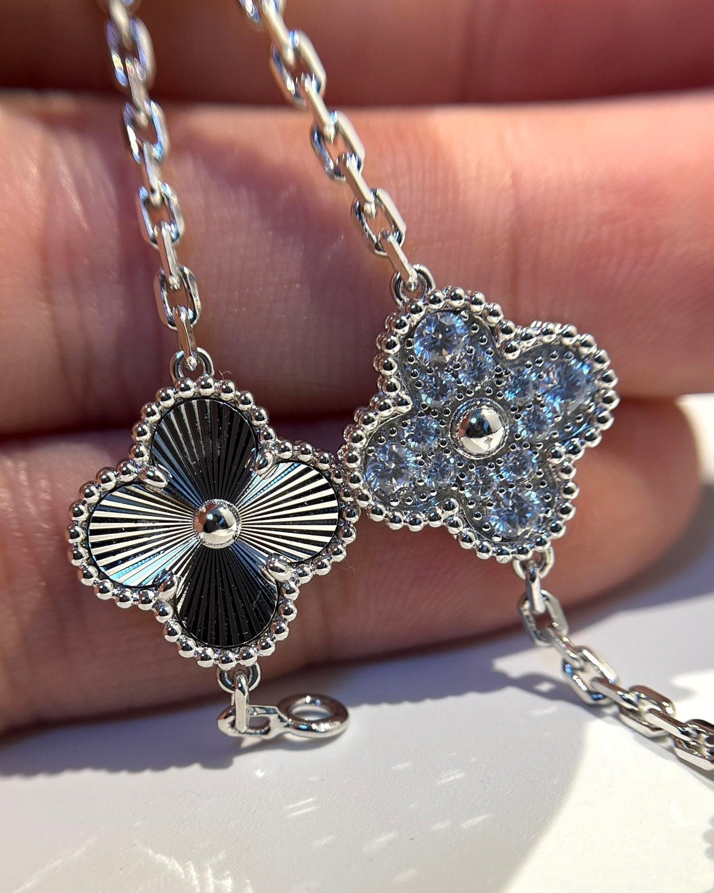 [Vintora] CLOVER 5 MOTIF LASER BRACELET COLLECTION