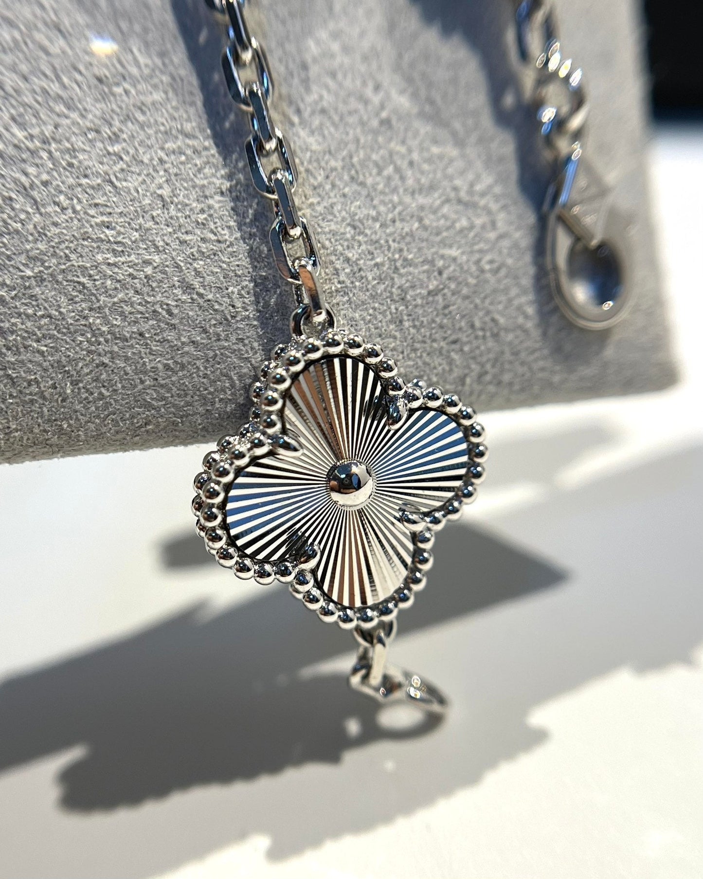 [Vintora] CLOVER 5 MOTIF LASER BRACELET COLLECTION