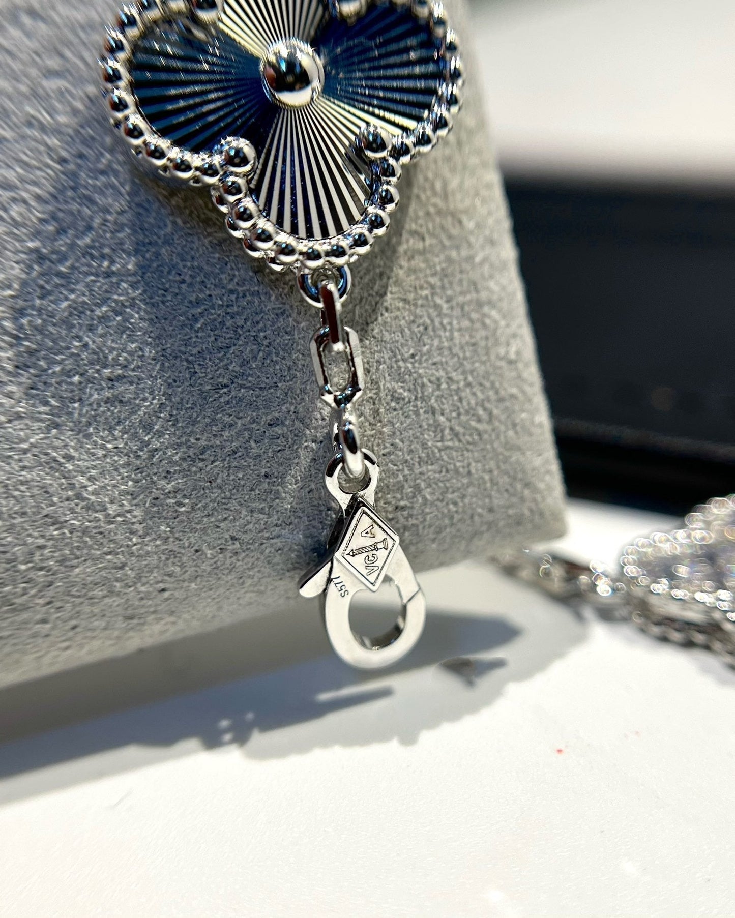 [Vintora] CLOVER 5 MOTIF LASER BRACELET COLLECTION