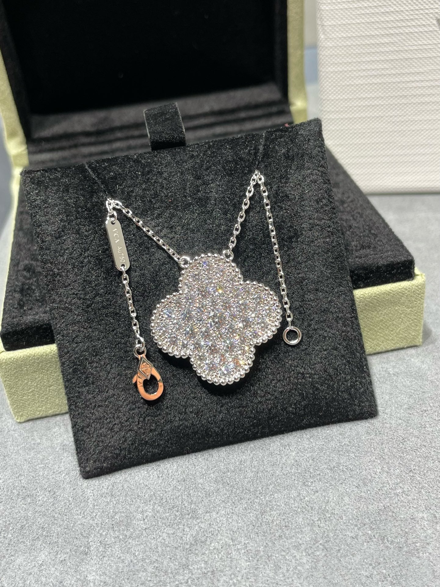 [Vintora]CLOVER 25MM LARGE PENDANT DIAMOND PAVED SILVER NECKLACE