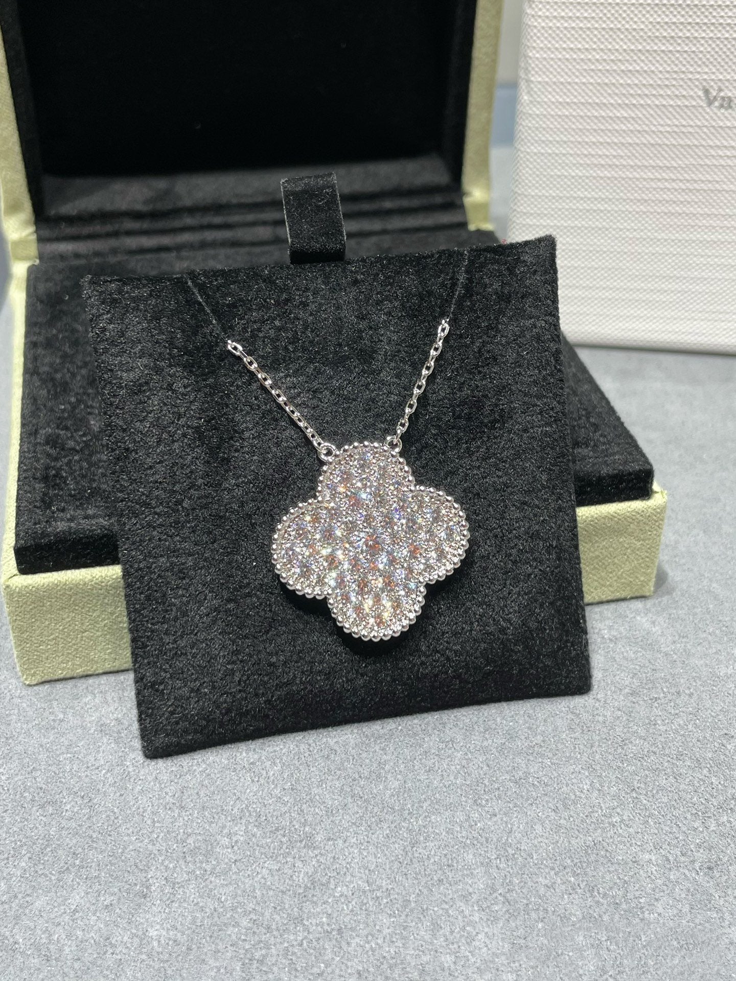 [Vintora]CLOVER 25MM LARGE PENDANT DIAMOND PAVED SILVER NECKLACE