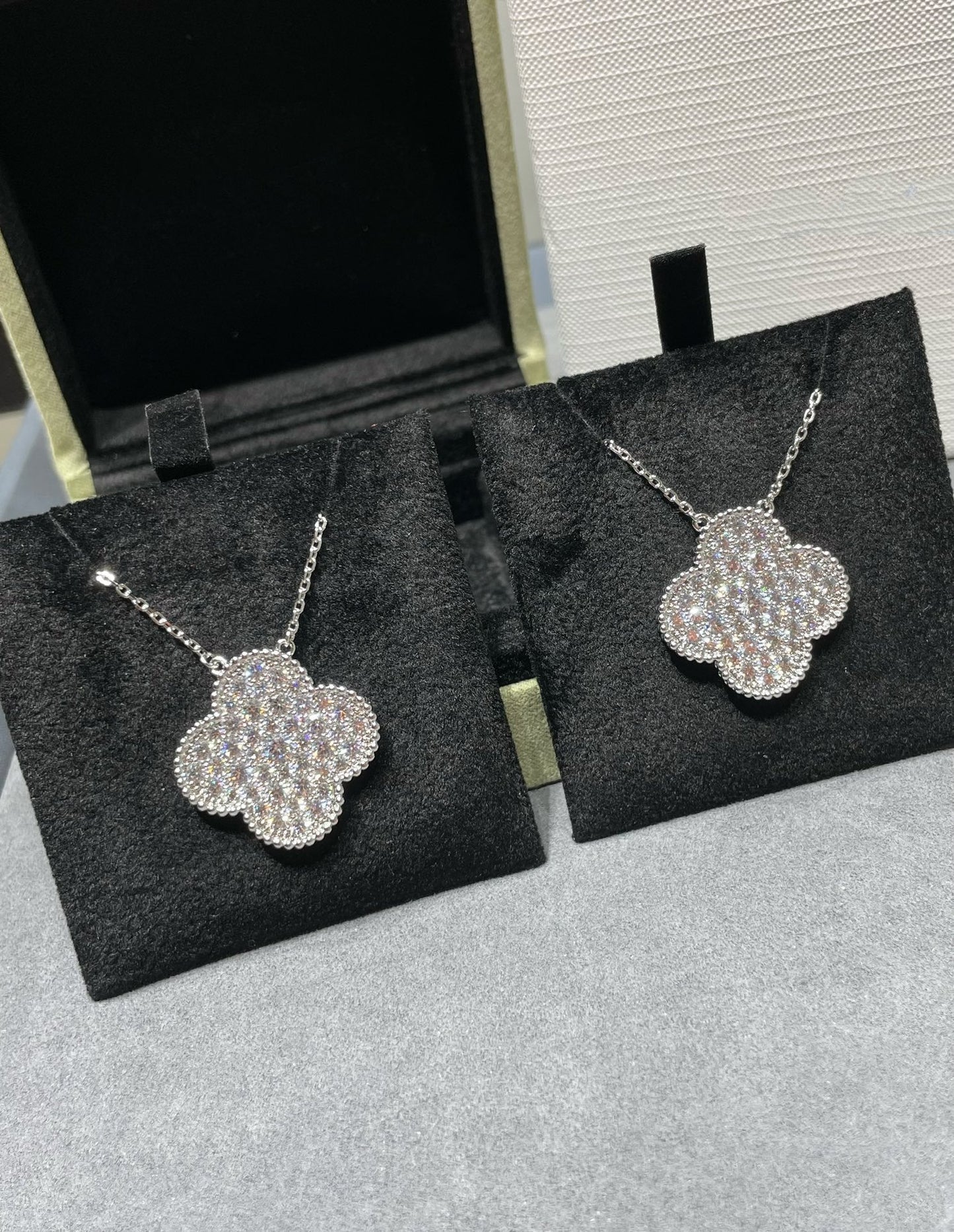 [Vintora]CLOVER 25MM LARGE PENDANT DIAMOND PAVED SILVER NECKLACE