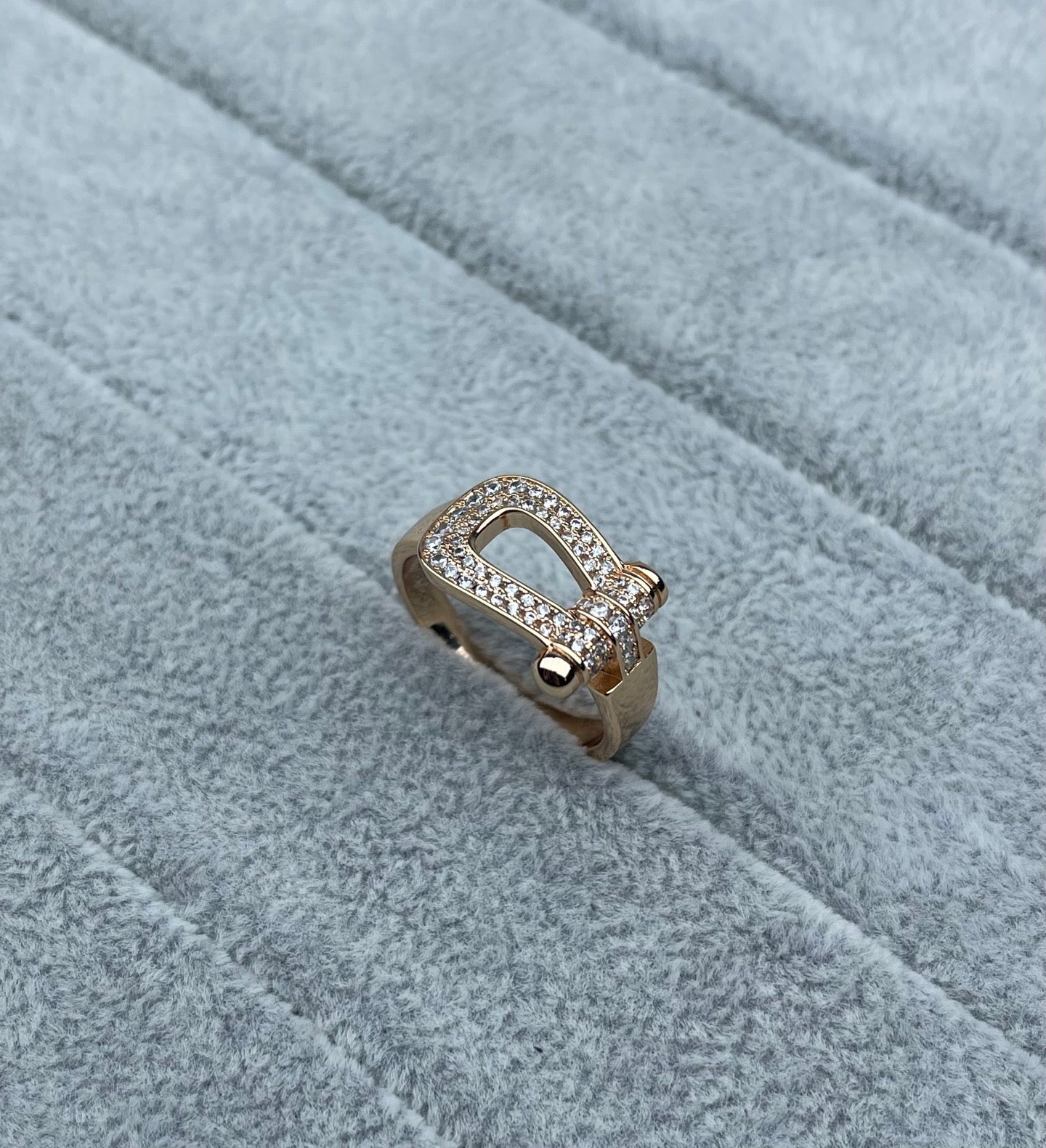 [Vintora]Wide Hoof-Shaped Diamond-Studded Ring