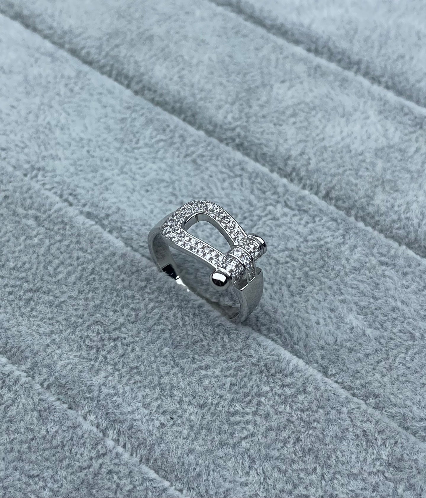 [Vintora]Wide Hoof-Shaped Diamond-Studded Ring