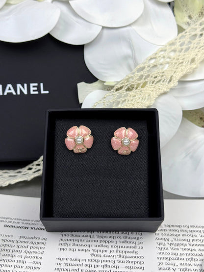 [Vintora]26C Pink Camellia Pearl Enamel Stud Earrings