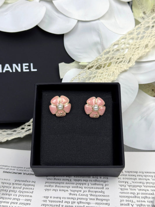 [Vintora]26C Pink Camellia Pearl Enamel Stud Earrings
