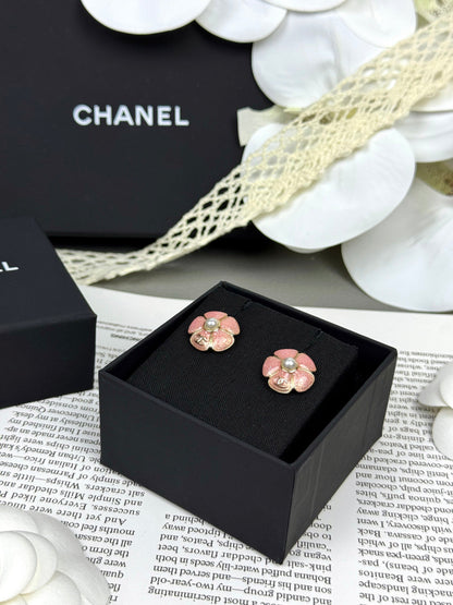 [Vintora]26C Pink Camellia Pearl Enamel Stud Earrings
