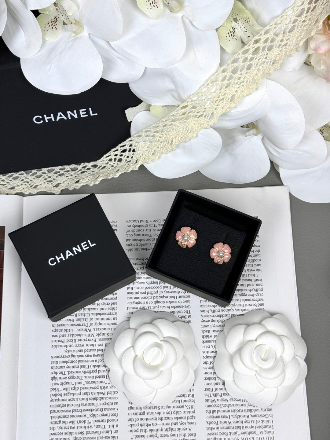 [Vintora]26C Pink Camellia Pearl Enamel Stud Earrings