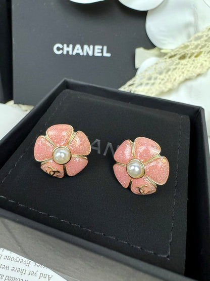 [Vintora]26C Pink Camellia Pearl Enamel Stud Earrings