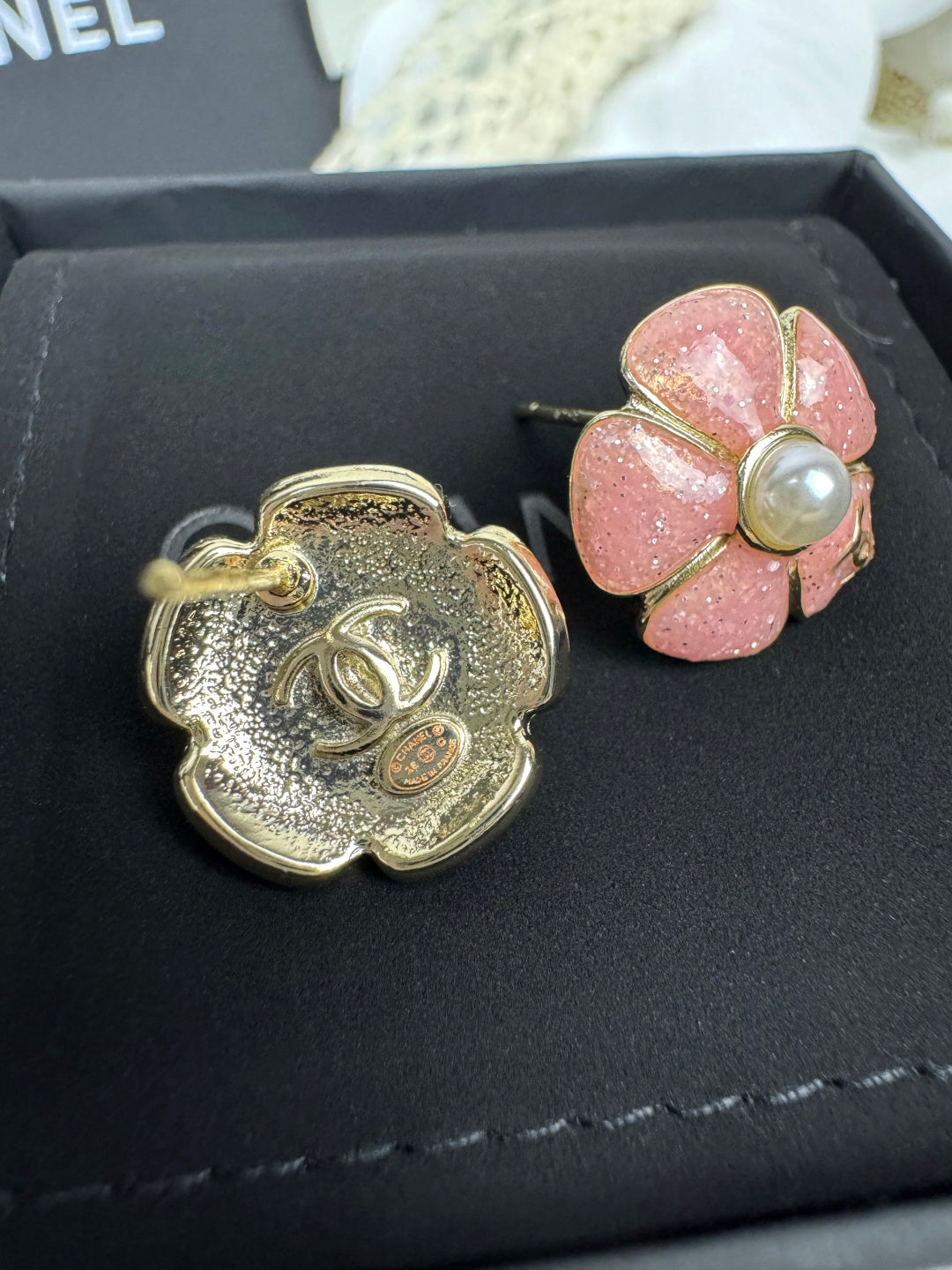 [Vintora]26C Pink Camellia Pearl Enamel Stud Earrings