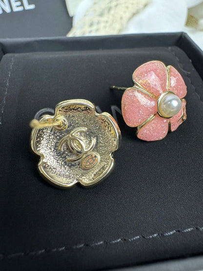 [Vintora]26C Pink Camellia Pearl Enamel Stud Earrings