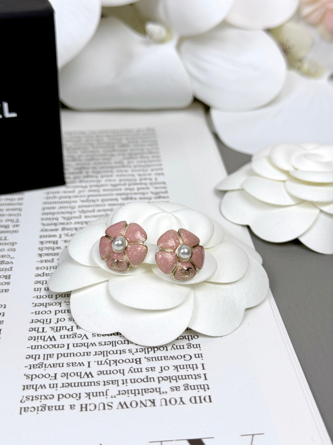 [Vintora]26C Pink Camellia Pearl Enamel Stud Earrings