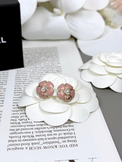 [Vintora]26C Pink Camellia Pearl Enamel Stud Earrings