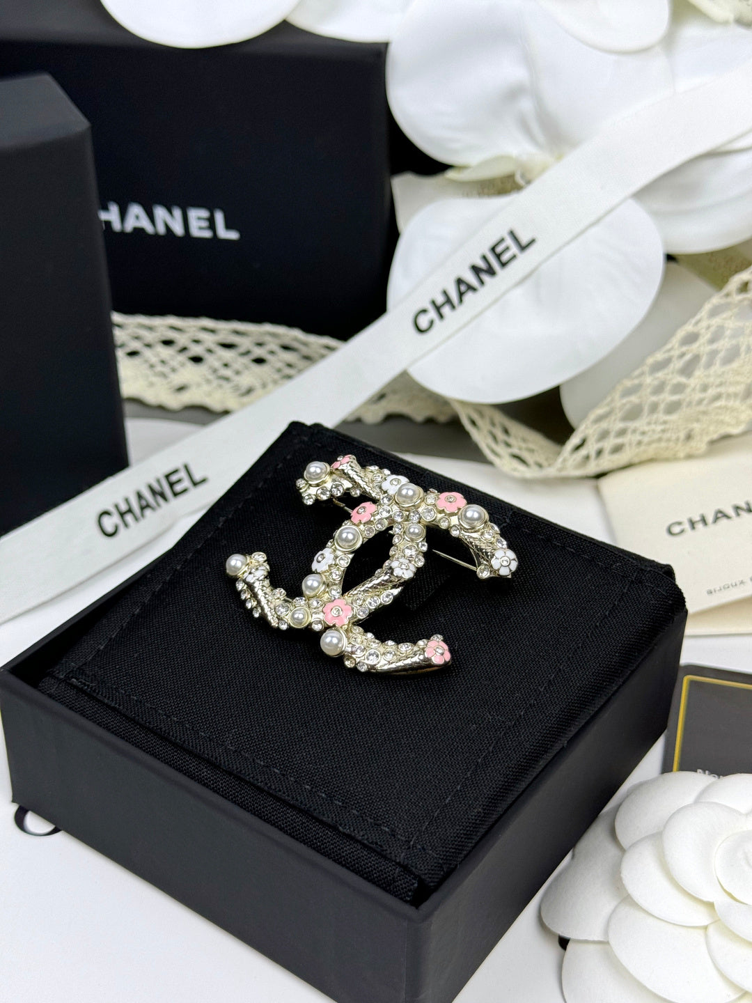 [Vintora]26C Pink-White Enamel Ice Cream Cone Double C Brooch