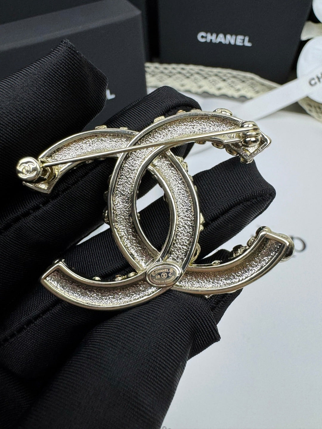 [Vintora]26C Pink-White Enamel Ice Cream Cone Double C Brooch