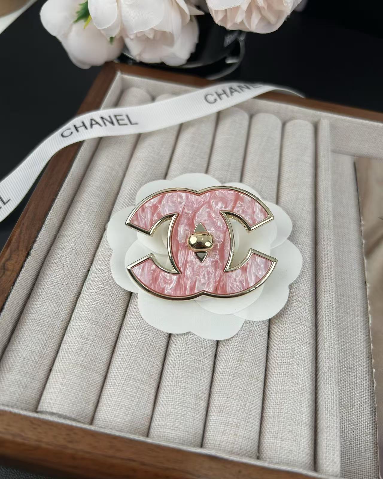 [Vintora]Pink Resin Classic Brooch 5cm