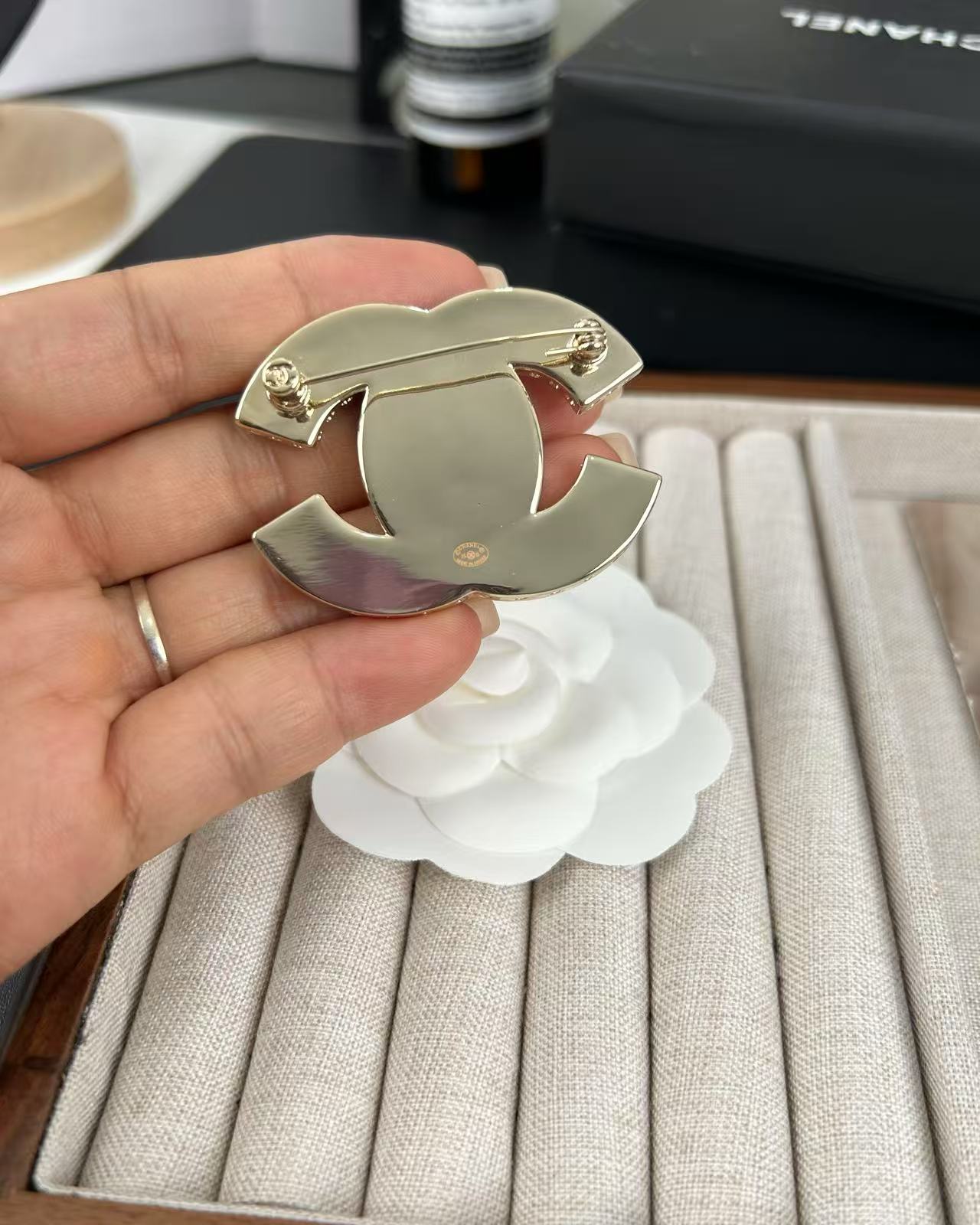 [Vintora]Pink Resin Classic Brooch 5cm