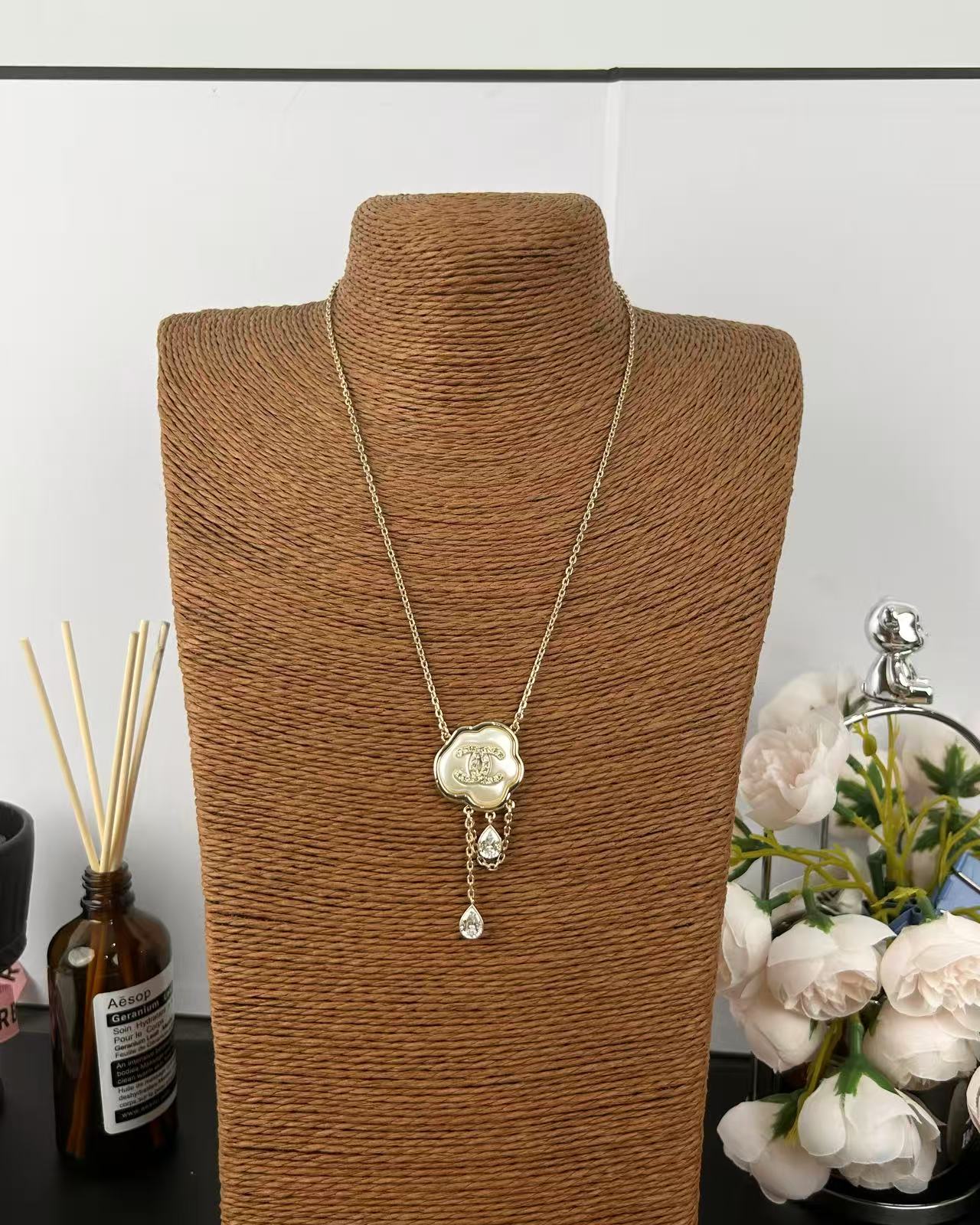 [Vintora]Cloud Pearl Mother-of-Pearl Diamond Chain Pendant Necklace