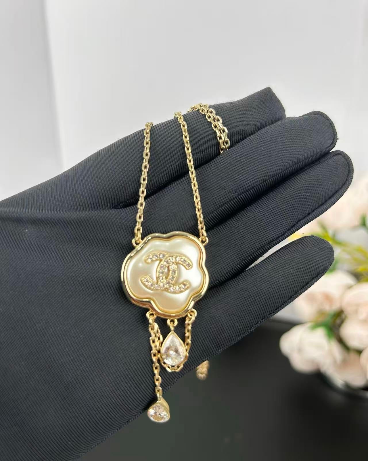 [Vintora]Cloud Pearl Mother-of-Pearl Diamond Chain Pendant Necklace