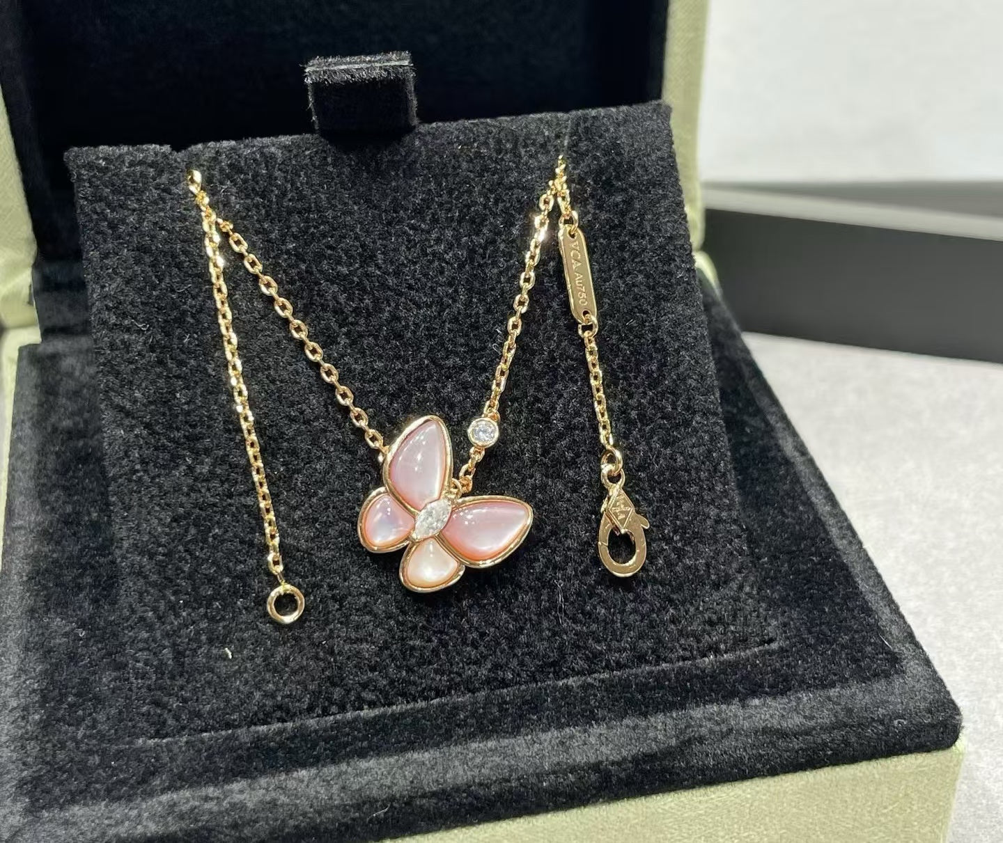 [Vintora]BUTTERFLY PINK MOTHER-OF-PEARL DIAMOND NECKLACE