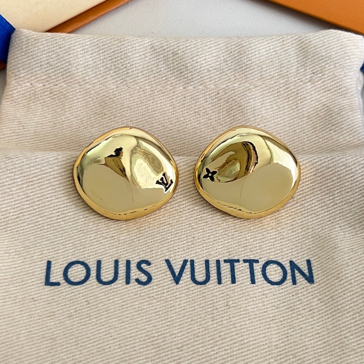 [Vintora]Gold Paris Stud Earrings