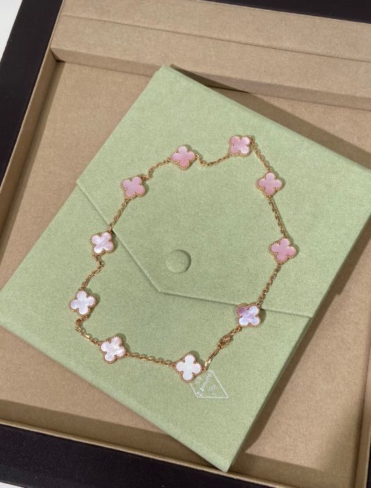 [Vintora Jewellery] Pink Necklace with Ten Clover Designs