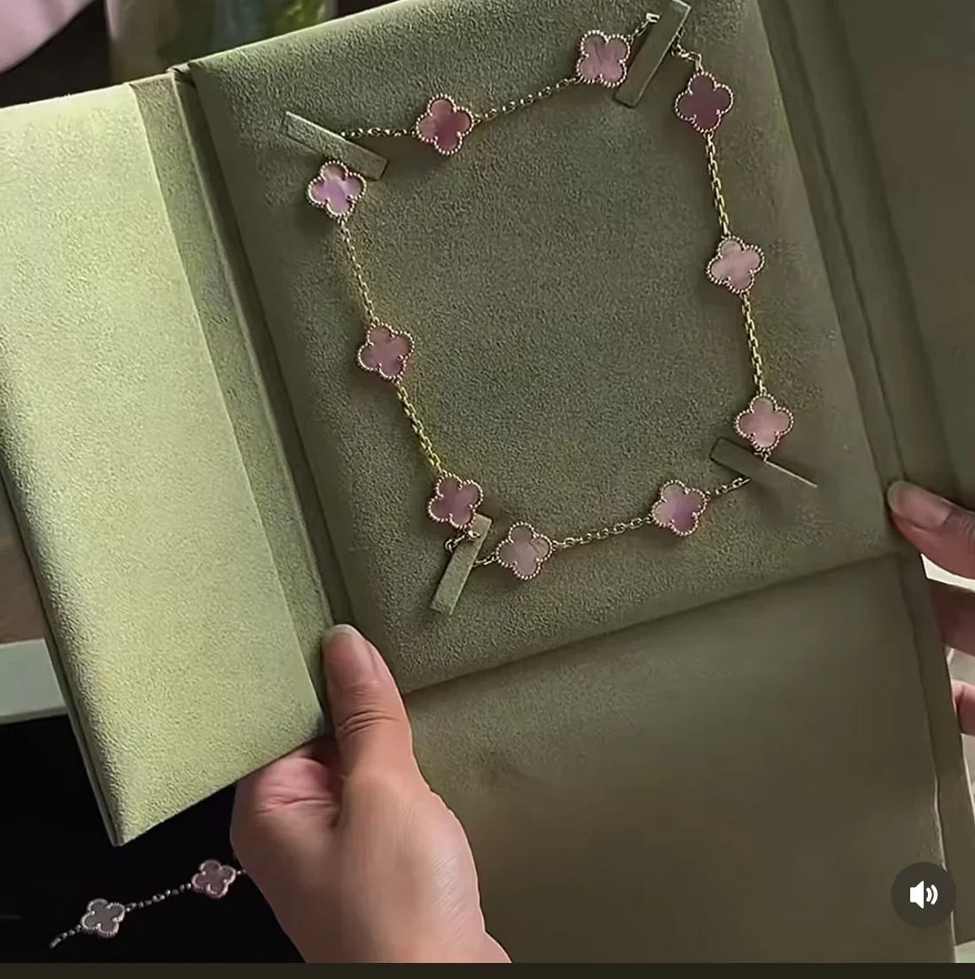 [Vintora Jewellery] Pink Necklace with Ten Clover Designs