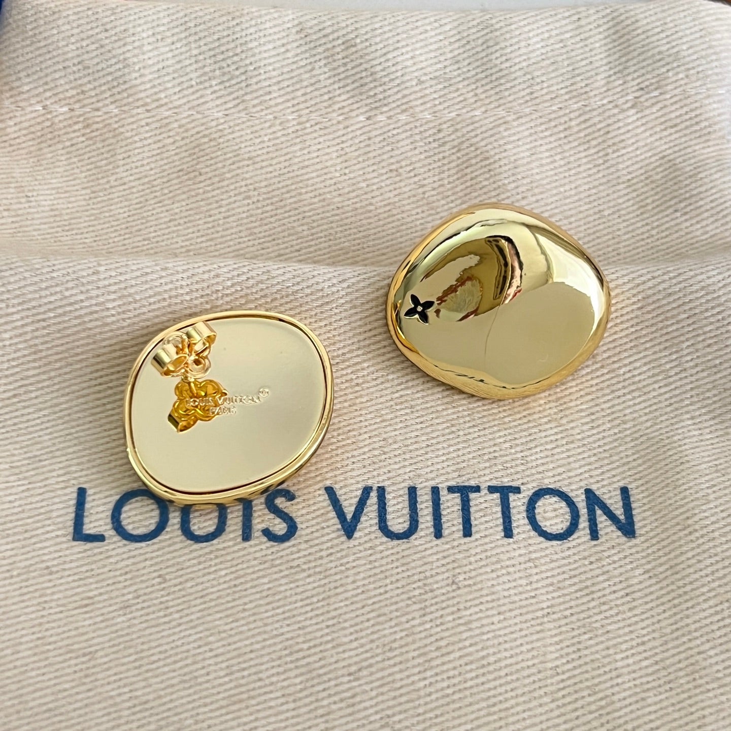 [Vintora]Gold Paris Stud Earrings