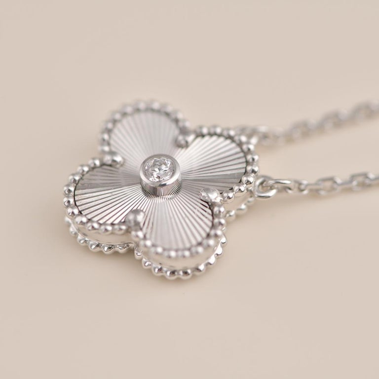 [Vintora]CLOVER  15MM DIAMOND LASER NECKLACE SILVER