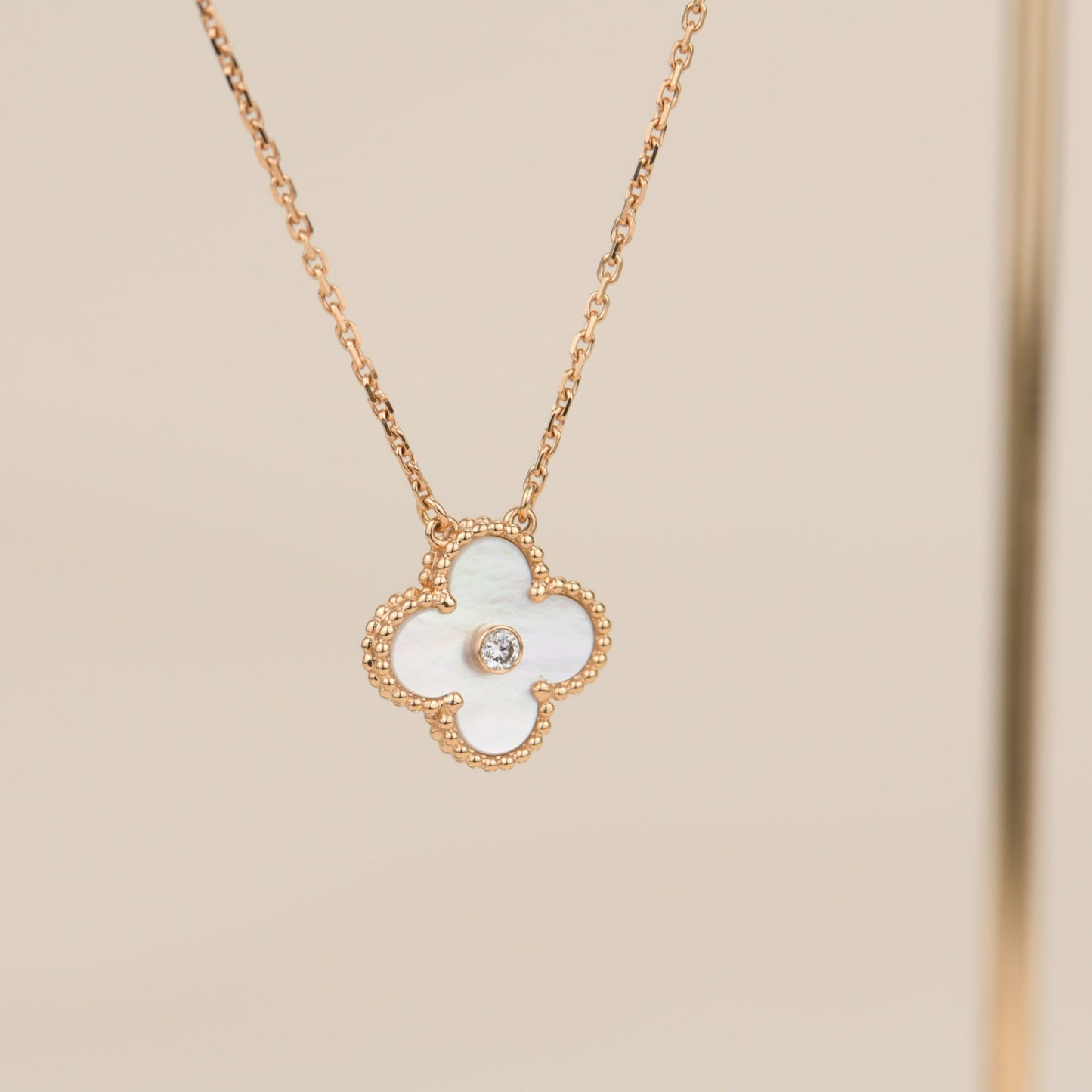 [Vintora]CLOVER 15MM DIAMOND WHITE FRITILLARIA NECKLACE
