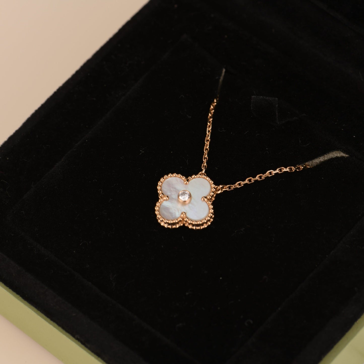 [Vintora]CLOVER 15MM DIAMOND WHITE FRITILLARIA NECKLACE