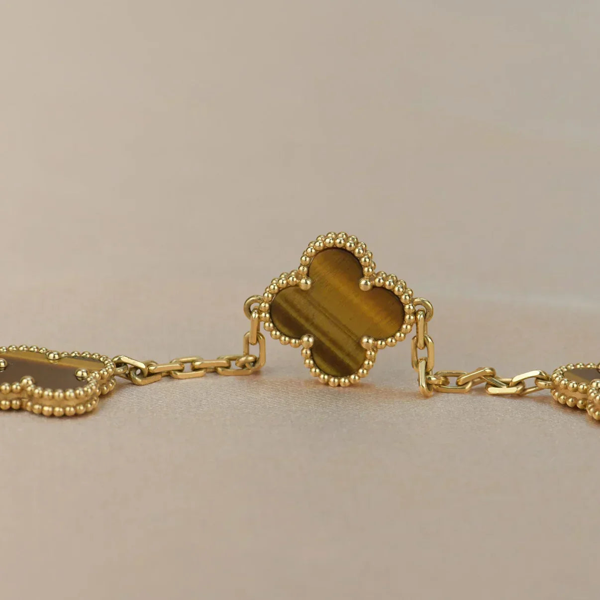 [Vintora] CLOVER 5 MOTIFS TIGER EYE BRACELET COLLECTION