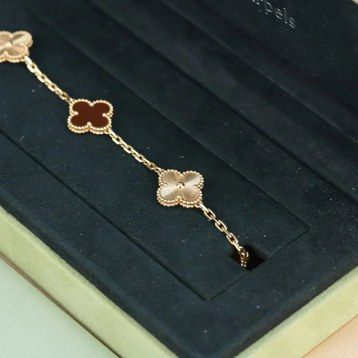 [Vintora] CLOVER 5 MOTIF RED CORNELIAN BRACELET COLLECTION