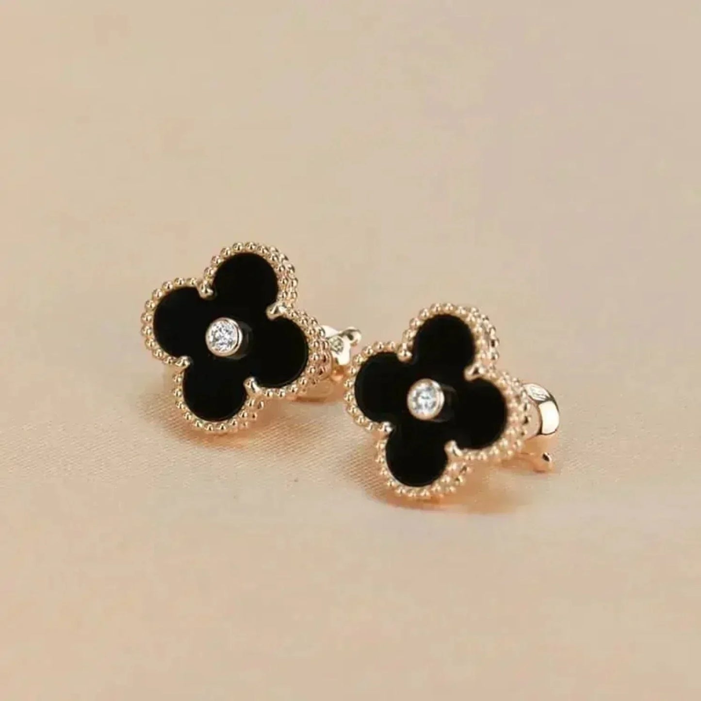 [Vintora]CLOVER MEDIUM 1 MOTIFS ONYX DIAMOND EARRINGS