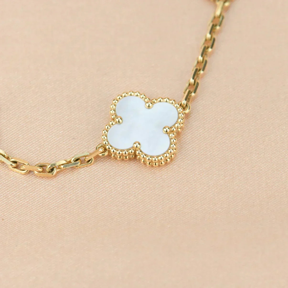 [Vintora]CLOVER WHITE PEARL MOP 5 MOTIF BRACELET COLLECTION